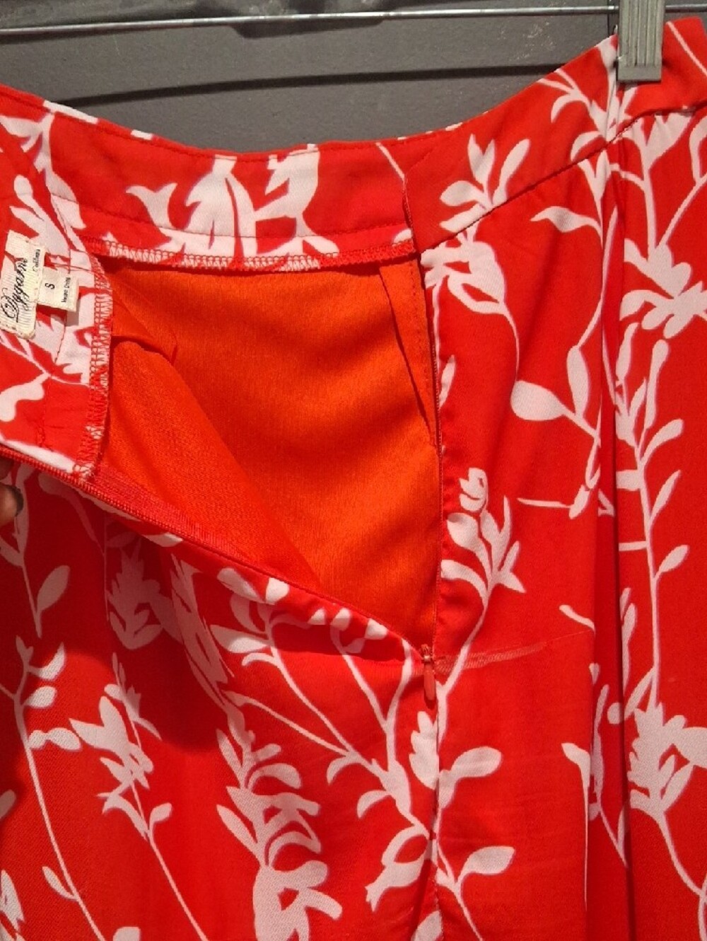 Red Floral Ruffle High-Low Skirt - Picture 4 of 4